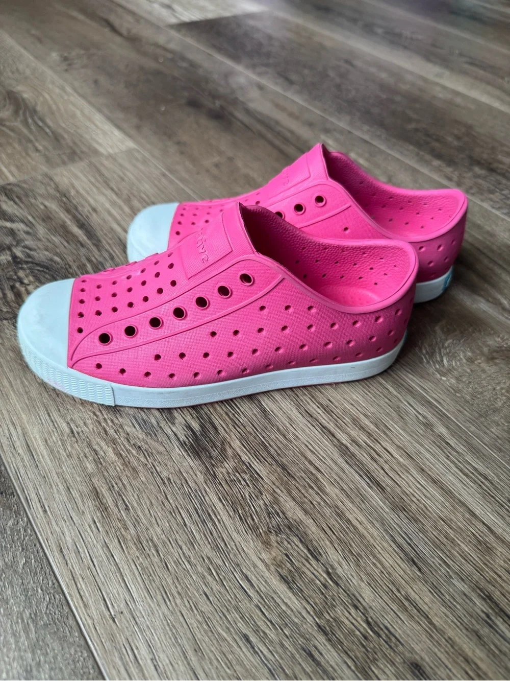 Native Kids Jefferson Slip-On Shoes in Pink